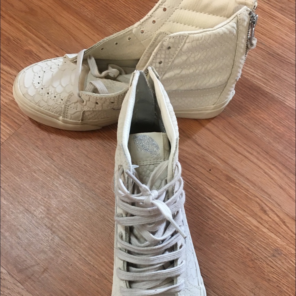 Women’s high top vans